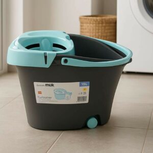 Plastic bucket with wheels and wringer 15L